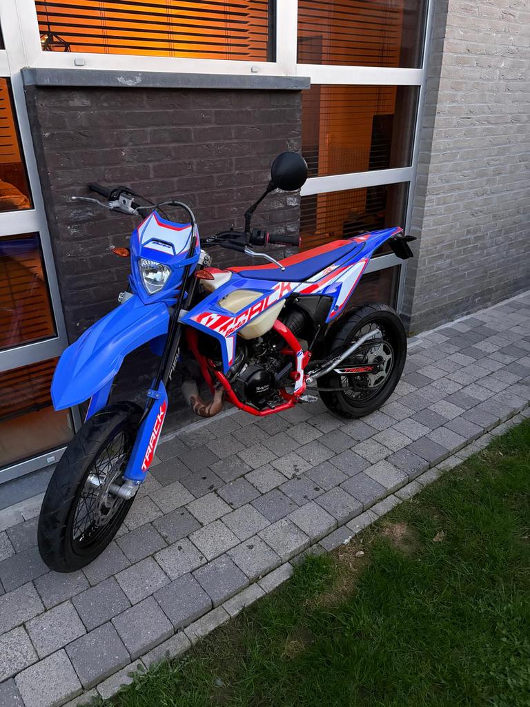 Beta track 50cc rood en blauw, 6 versnellingen, Zo goed als nieuw, 50 cc, Ophalen