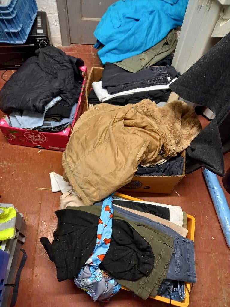 lot 5 caisse vetement femme et enfant melanger, Divers, Lots de brocante, Enlèvement