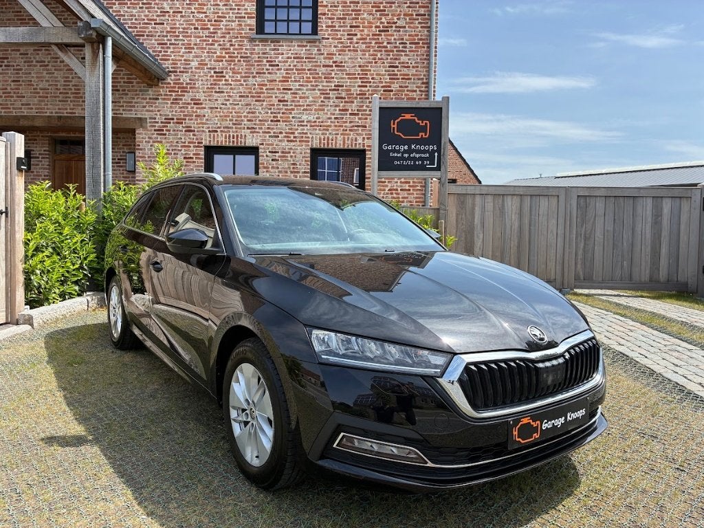 Skoda Octavia 1.0 TSI E-TEC DSG * 16800KM!! * 02/2024, Auto's, Skoda, Stof, 1352 kg, Zwart, Bedrijf