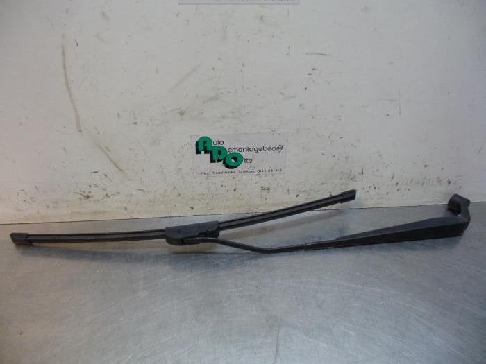 Bras essuie-glace avant d'un Nissan Pixo (Pixo 09-), -, Utilisé, -, Nissan