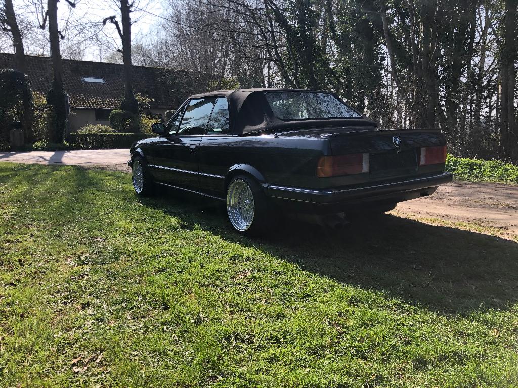 BMW E30 320i Cabrio, Autos, BMW, Particulier, Série 3, Essence, Cabriolet, Automatique, Noir, Gris, Cuir, Propulsion arrière, Enlèvement