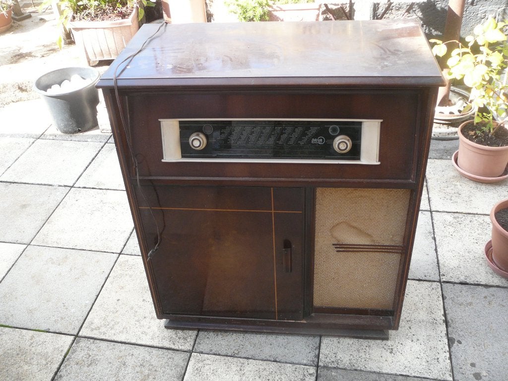 Ancienne radio et tourne disque, Enlèvement