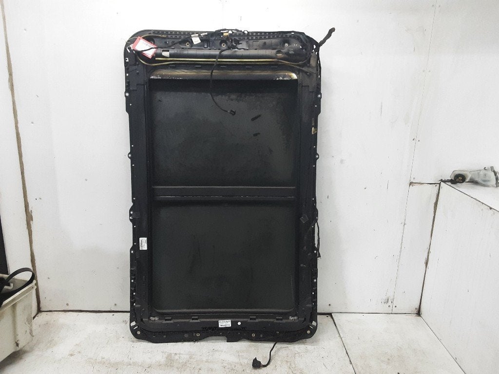 TOIT OUVRANT Volkswagen Tiguan (AD1) (5NA877041G), Autos : Pièces & Accessoires, Volkswagen, Mevr. I. Hauben, Utilisé, Rue de l'Espoir 34 34
4030  GRIVEGNÉE, BE