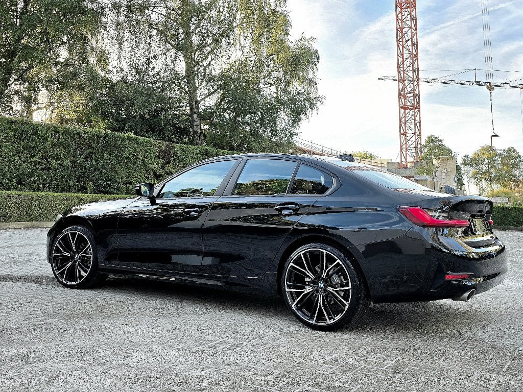 318I Benzine-Cognac Sportseats-LED-Camera-Virtual-Trekhaak, Dealer onderhouden, Euro 6, Lichtsensor, Zwart