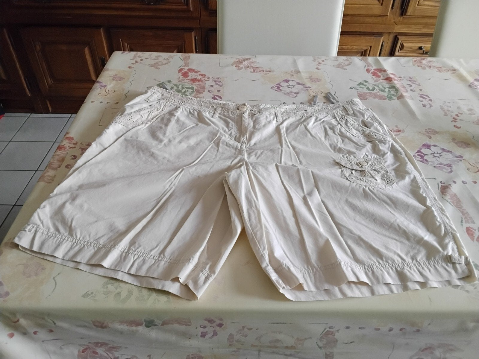 Mooie lichte beige bermuda, Kleding | Dames, Grote Maten, Ophalen, Nieuw, Beige