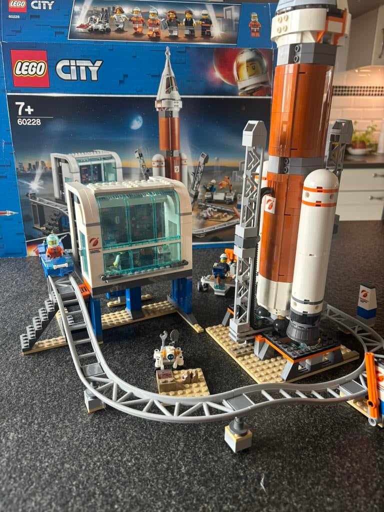 Lego set ruimteraket en vluchtleiding 60228, Ophalen of Verzenden, Zo goed als nieuw, Lego