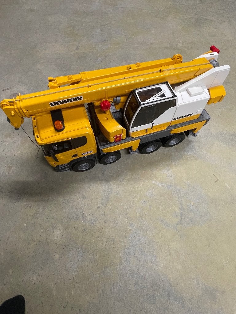 Bruder vrachtwagen Scania met Liebherr kraan, Ophalen, Zo goed als nieuw