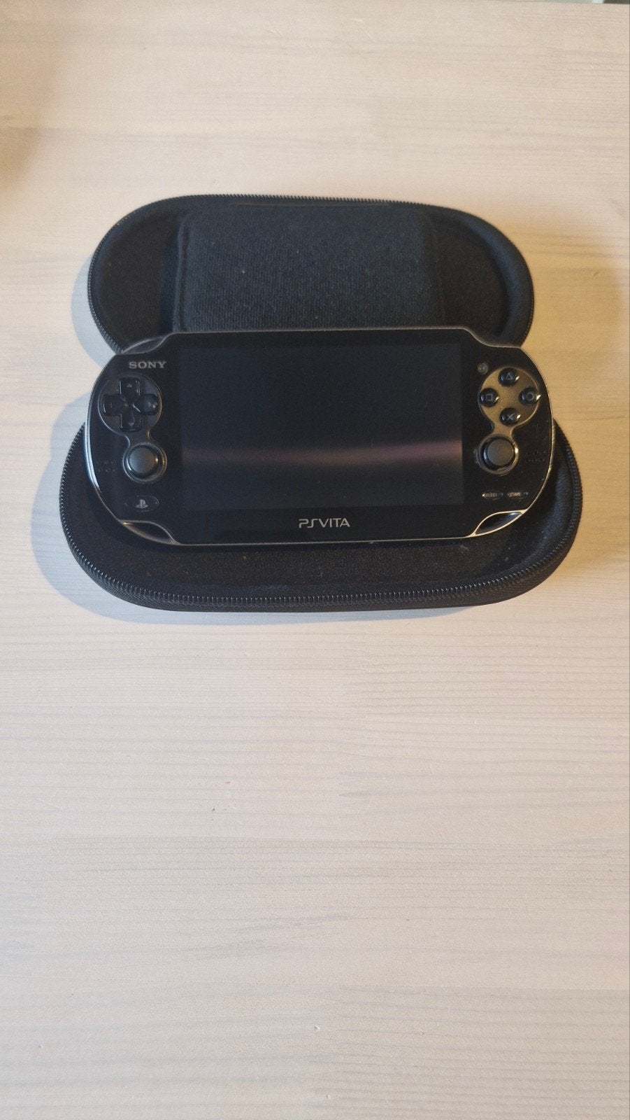 Sony PlayStation Vita + Oplader, Protective Case & 7 games, Online, Gebruikt, 1 speler, Ophalen of Verzenden