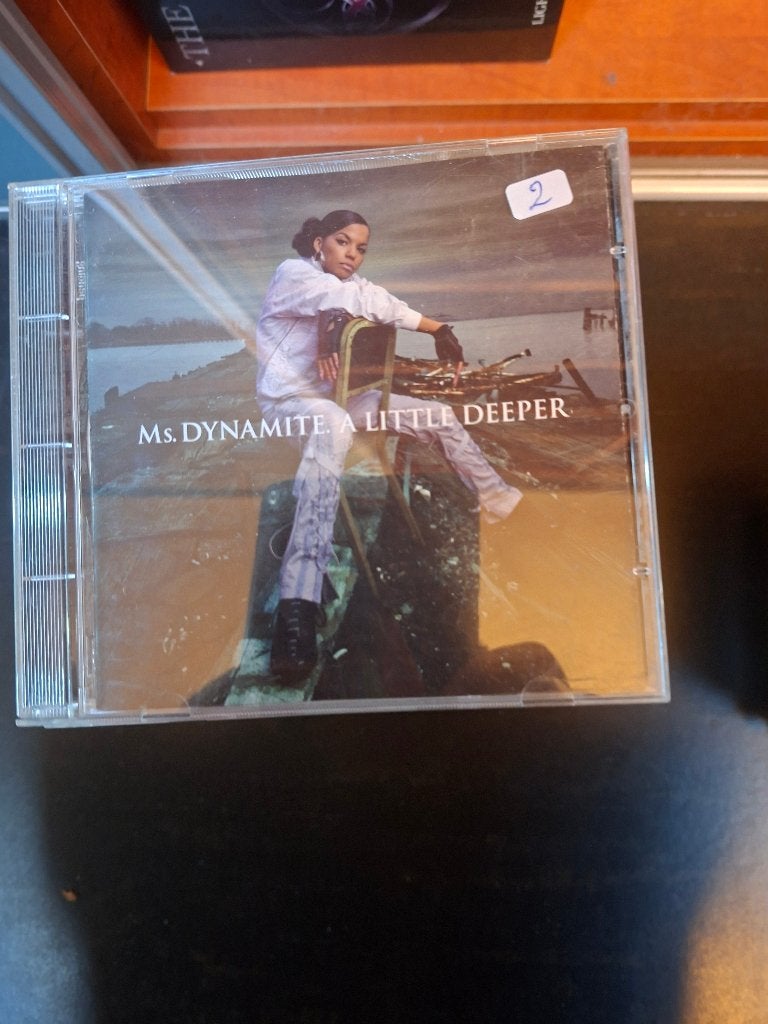 cd - ms dynamite - a little deeper, Cd's en Dvd's, Ophalen of Verzenden, Zo goed als nieuw, Inclusief boekje, Album