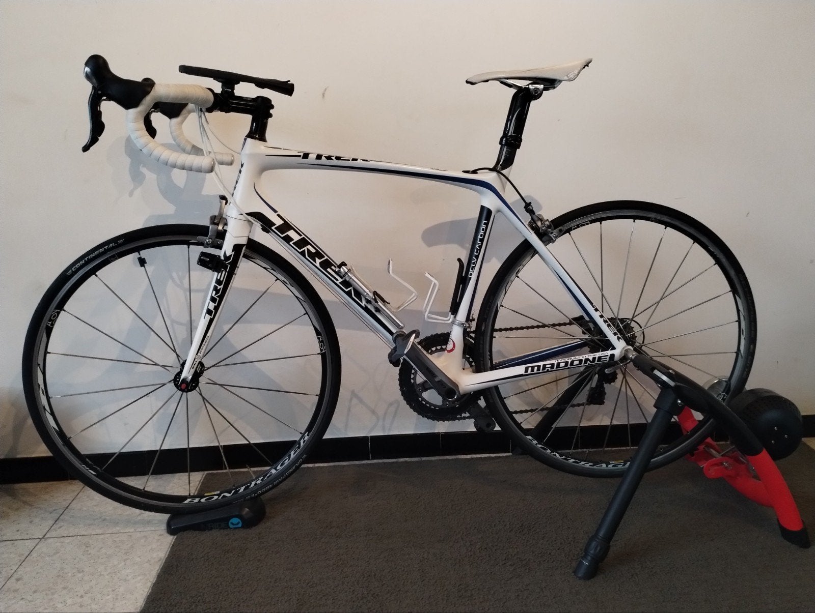 Trek Madone OCLV carbon avec support rouleau, Fietsen en Brommers, Ophalen