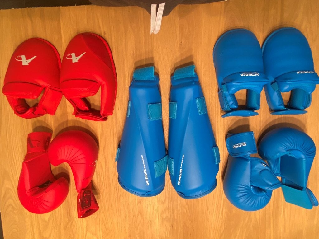 Protections karaté enfant - très bon état, Sport en Fitness, Vechtsporten en Zelfverdediging, Vechtsportbescherming, Ophalen of Verzenden