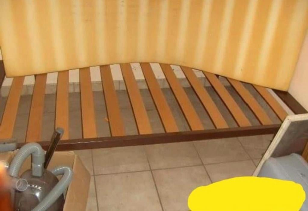 Lit en métal complet avec sommier et matelas (en mousse), Maison & Meubles, Enlèvement