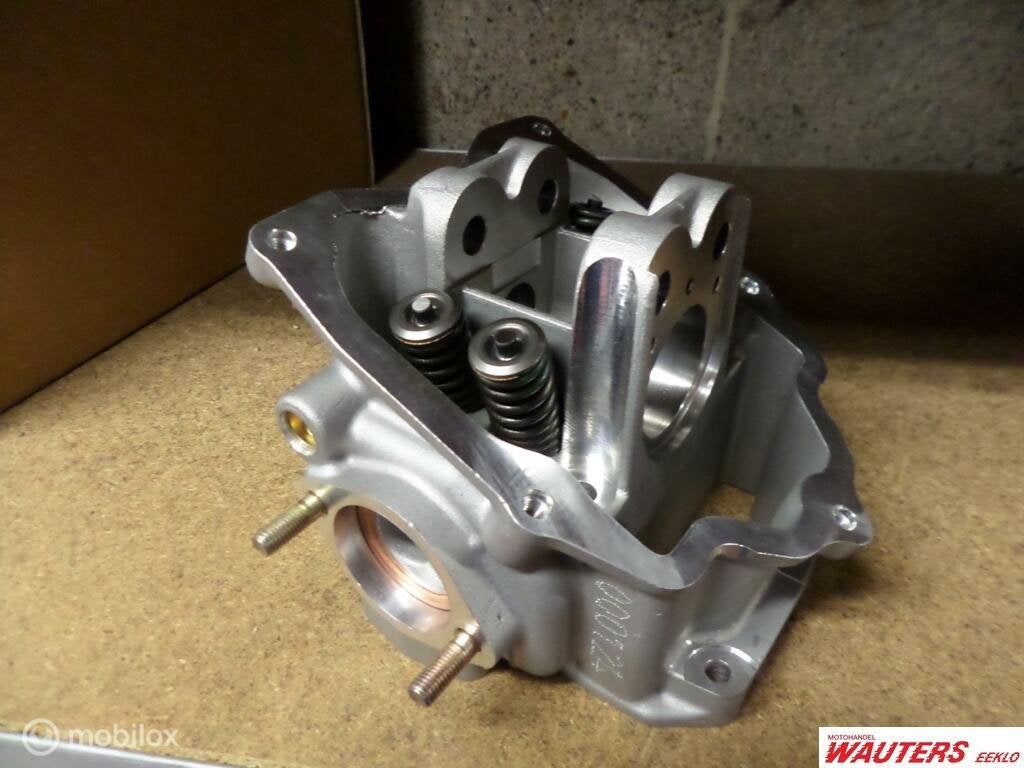Cilinderkop  gts125 Vespa nr b019386, Neuf, Enlèvement ou Envoi