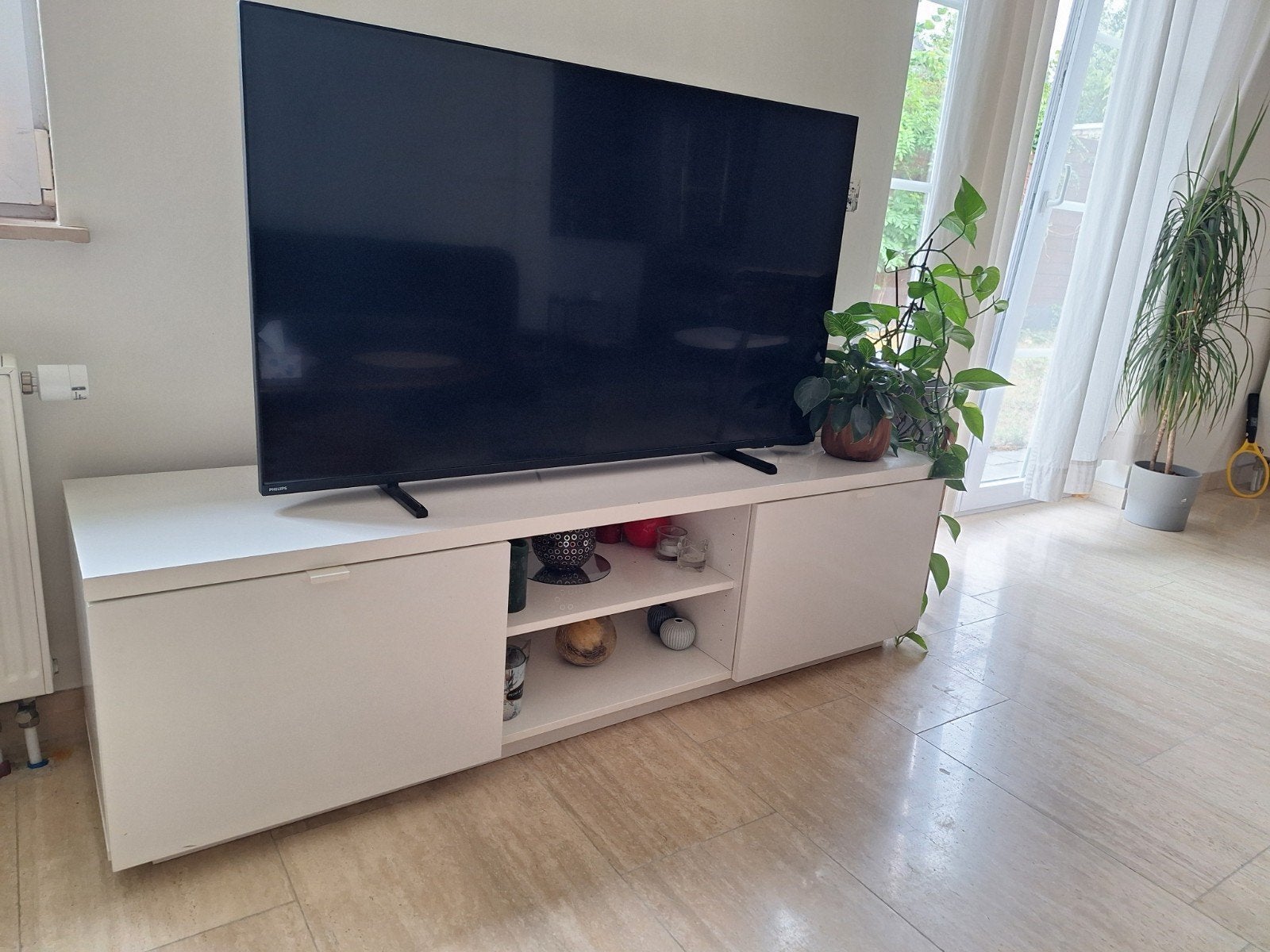 160 cm, Mooie, stijlvolle witte Ikea TV-kast. Strak en moder, Ophalen, Minder dan 50 cm, Gebruikt, 150 tot 200 cm