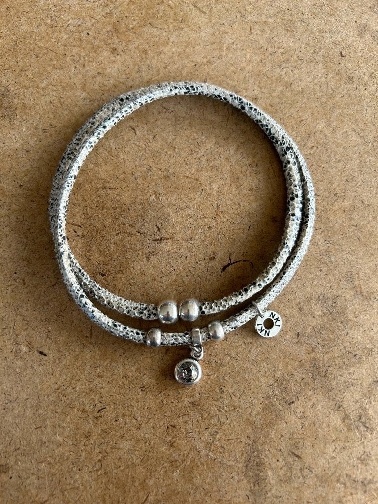 Collier avec motif écaille de serpent, Enlèvement, Comme neuf, Beige, Autres matériaux