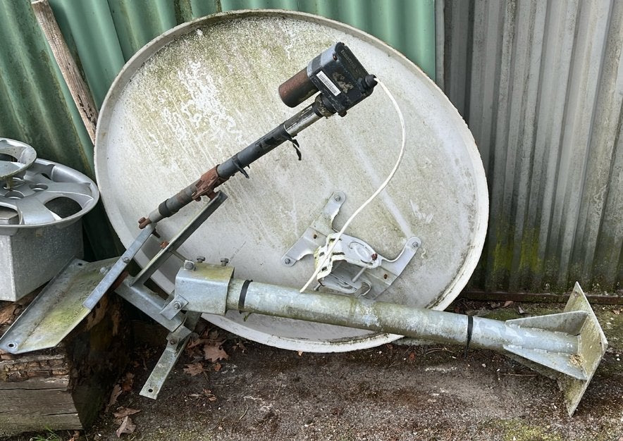 Schotelantenne met zwaar galvanische voet, TV, Hi-fi & Vidéo, Antennes paroboliques, Enlèvement, Utilisé, Antenne (parabolique)