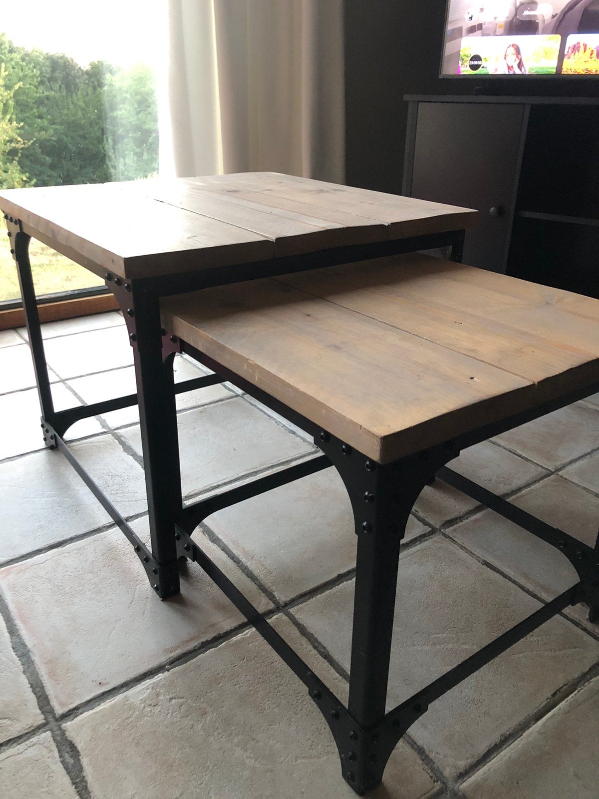 Set van bijzet of salontafels, Huis en Inrichting, Minder dan 55 cm, Gebruikt, Rond, Hout en zwart metaal