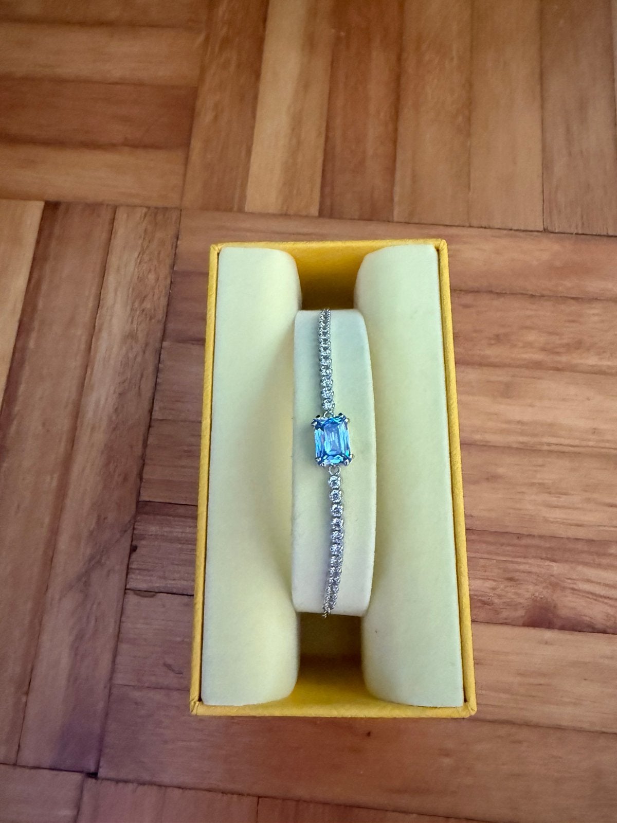 Originele Swarovski Tennisarmband met Lichtblauw Kristal, Bijoux, Sacs & Beauté, Beauté | Soins du corps, Enlèvement, Comme neuf