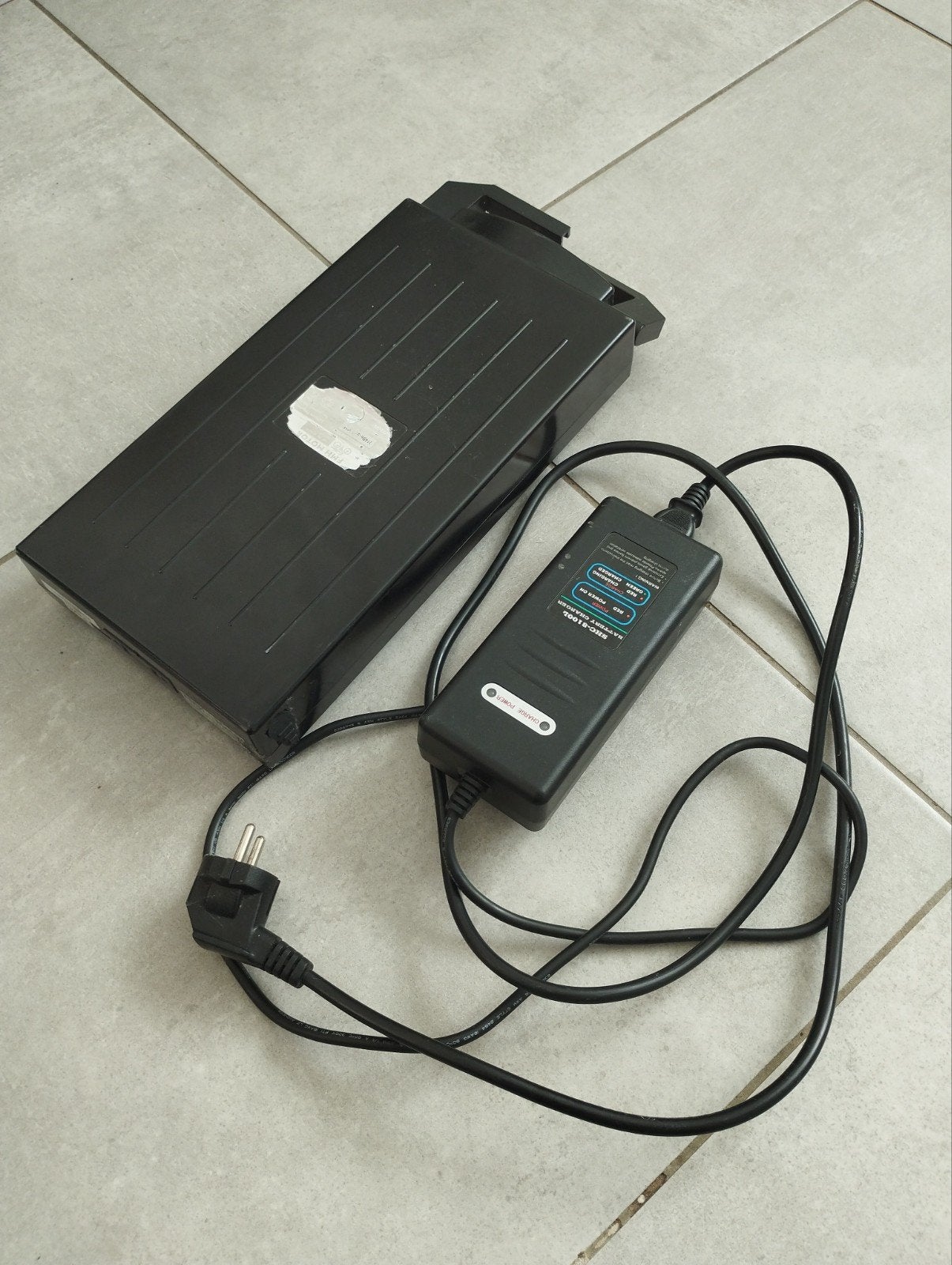batterie et chargeur de vélo d'occasion, Enlèvement, Utilisé