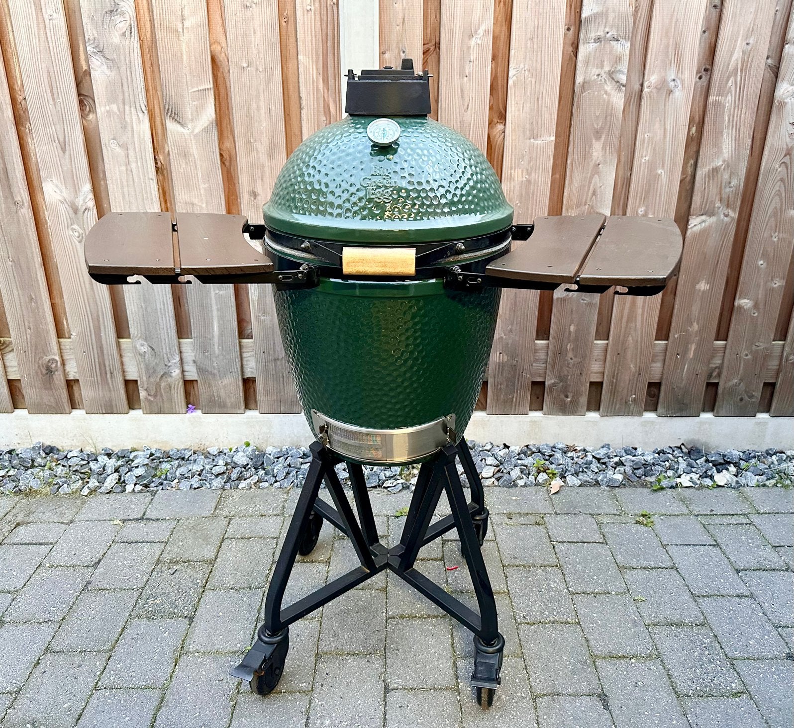 Big Green Egg Medium incl Handler en zijtstafels., Ophalen, Zo goed als nieuw