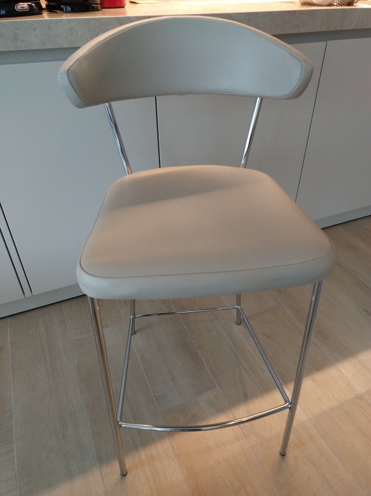 4 barstoelen keuken merk Perfecta  kleur greige, Maison & Meubles, Enlèvement, Utilisé, Synthétique, Quatre