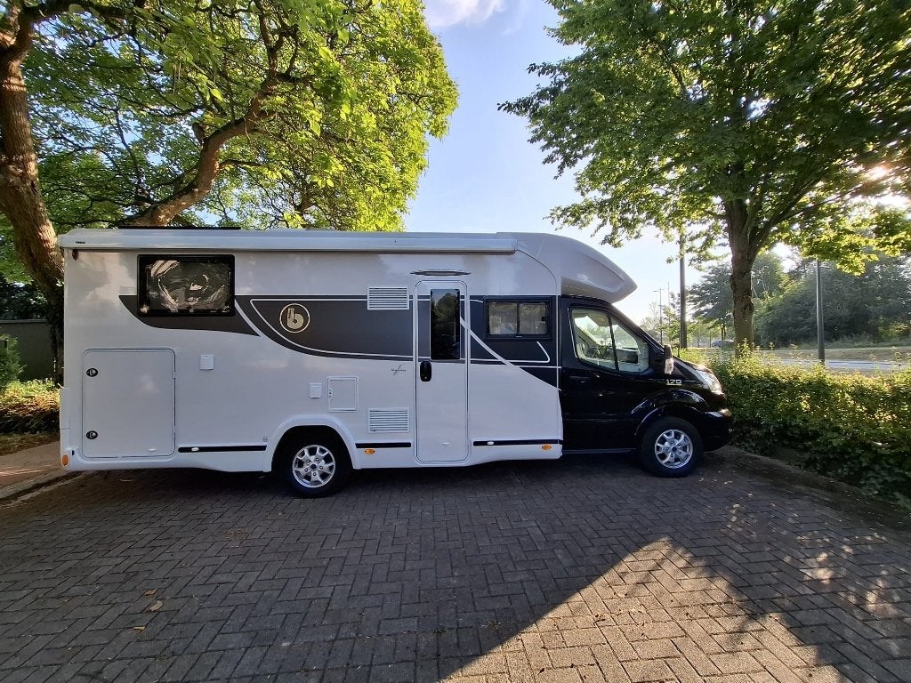 Benimar Cocoon 468 Black Edition Northautokapp 2024 Airco, Caravanes & Camping, Siège de train, Jusqu'à 4, Toilette à cassette
