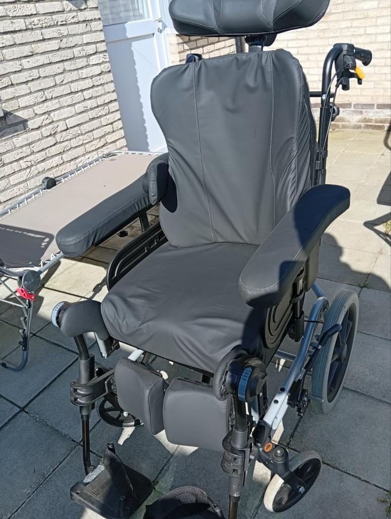 Nieuwe Invacare Azalea Assist Kantelzorgstoel, degelijk bod, Diversen, Rolstoelen, Ophalen
