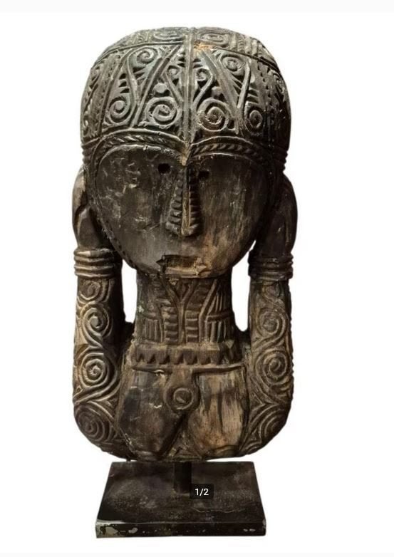 Statue du Timor montée sur socle de 50 cm de haut, Enlèvement