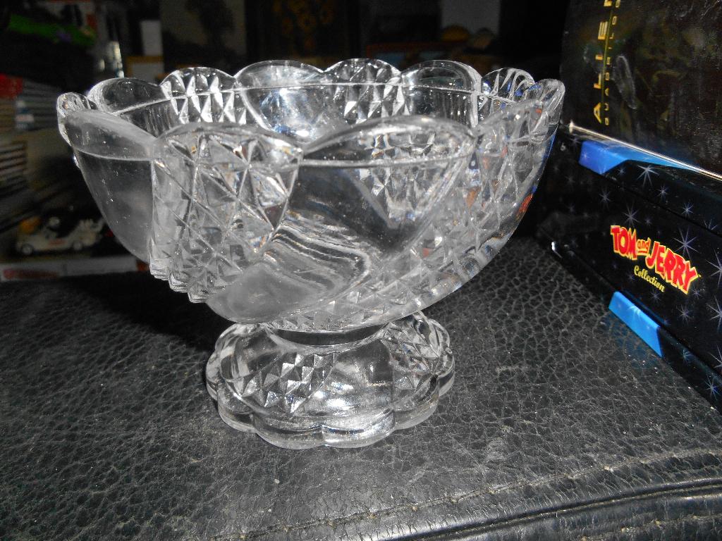 Coupe à fruits en Crystal D 12cm H 9cm, Antiquités & Art, Enlèvement ou Envoi