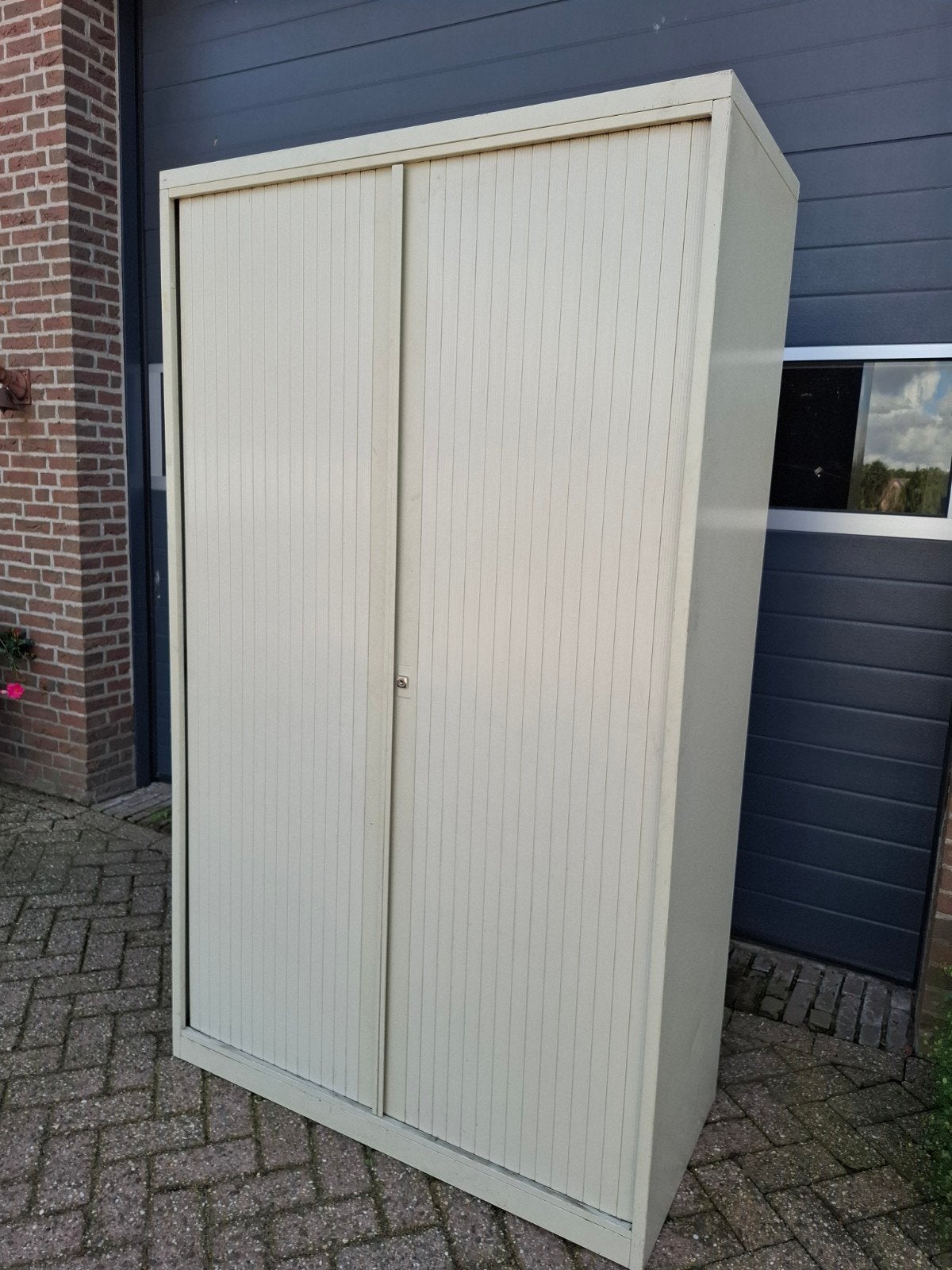 roldeurkast, Ophalen