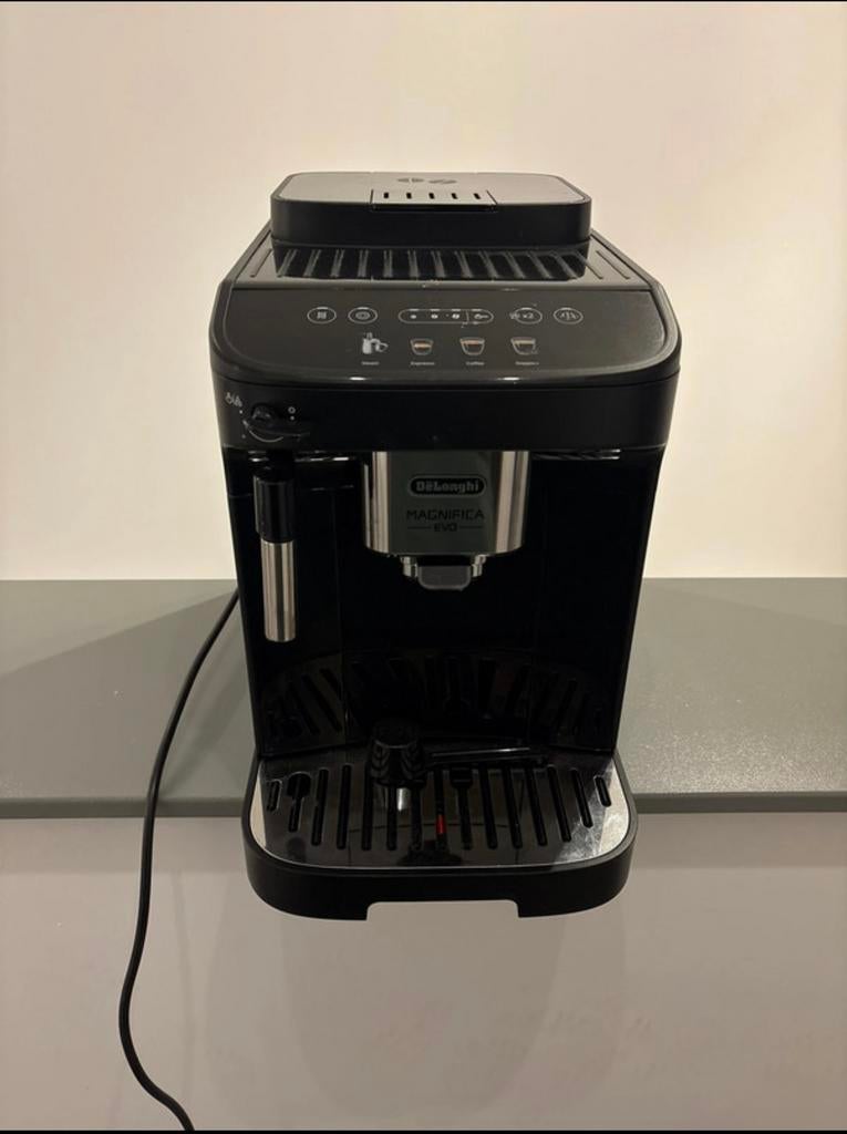Delinghi machine a cafe, Enlèvement, Utilisé, Cafetière