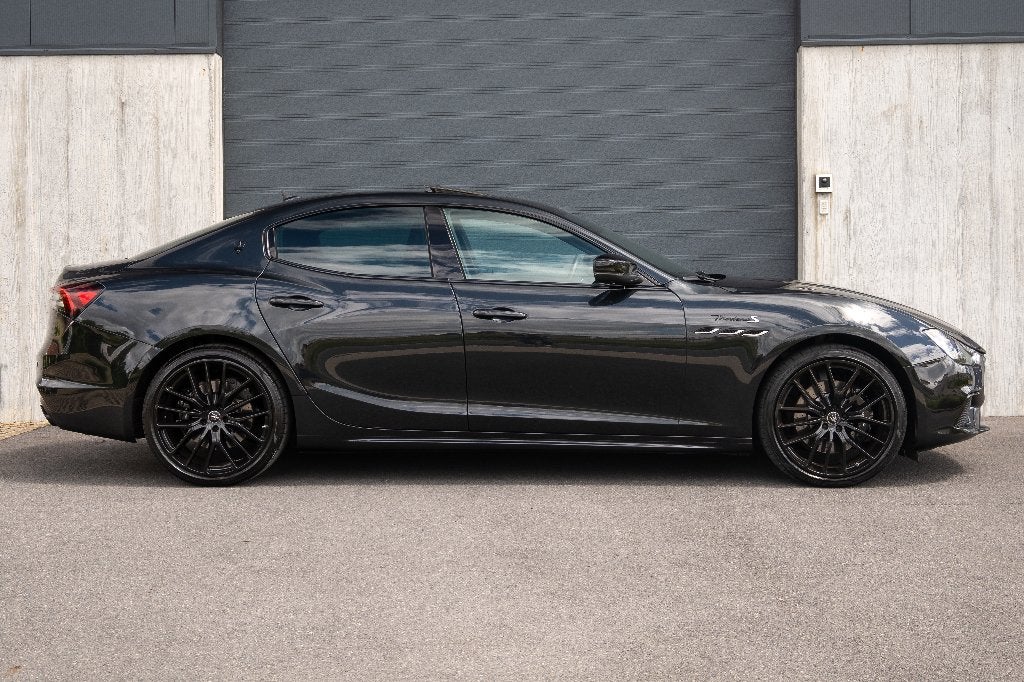 Maserati Ghibli 3.0 V6 S Q4 Modena / Soft Close / Pano roof, Auto's, Automaat, Dealer onderhouden, Zwart, Leder