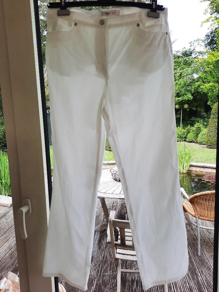 Toffe broek TONI Sport - 42, Kleding | Dames, Broeken en Pantalons, Zo goed als nieuw, Maat 42/44 (L), Wit, Lang, Ophalen of Verzenden