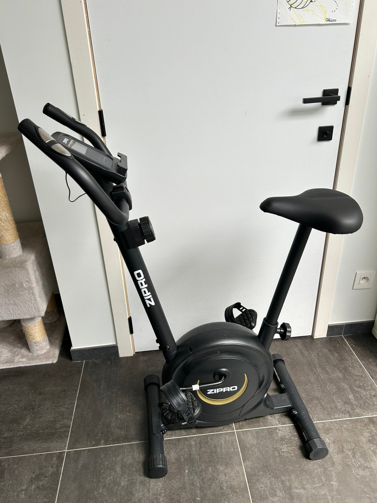 NIEUW hometrainer, Sport en Fitness, Ophalen, Zo goed als nieuw, Hometrainer