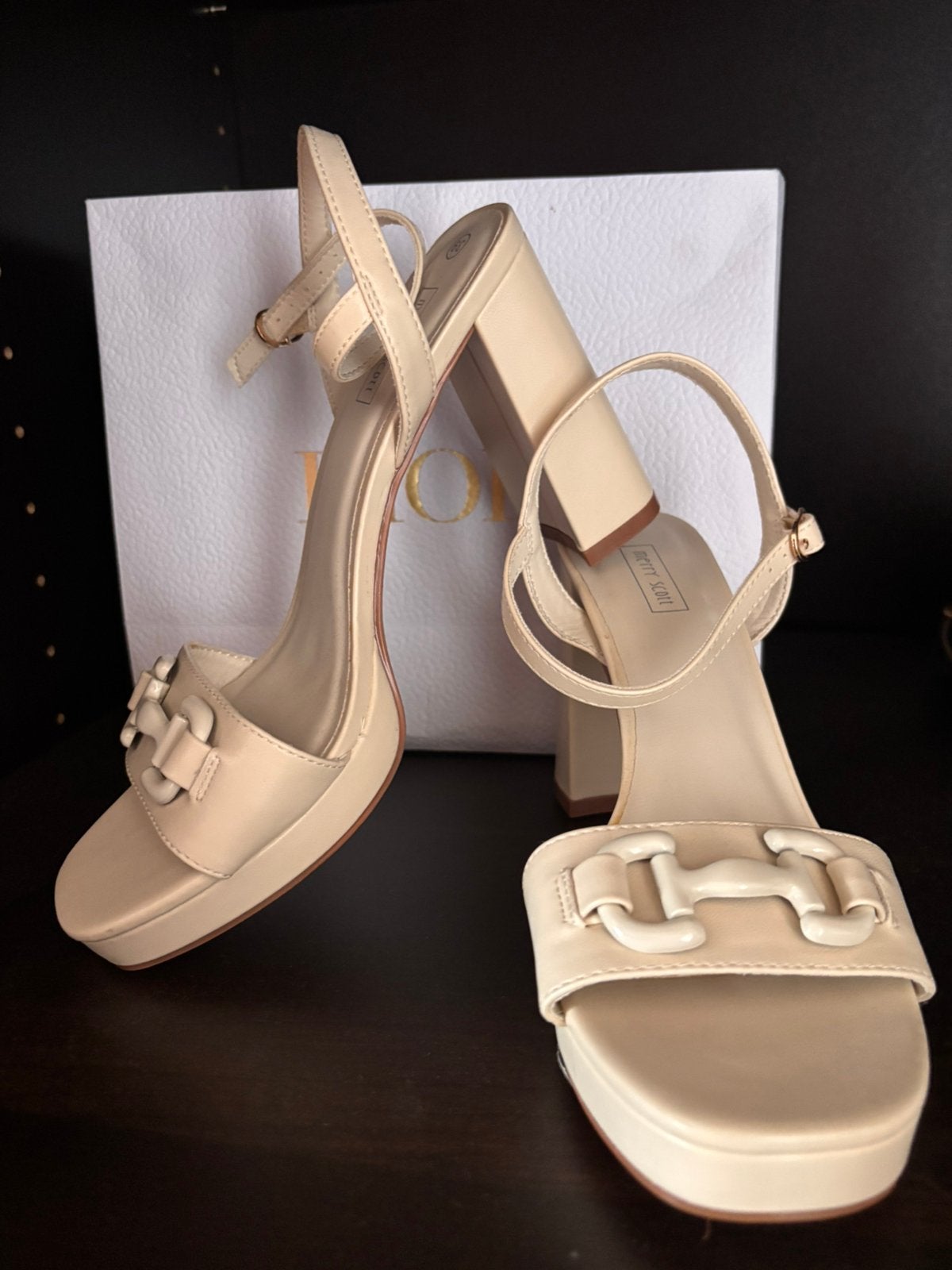 1x gedragen beige merry&scott, Kleding | Dames, Schoenen, Ophalen of Verzenden, Zo goed als nieuw, Beige