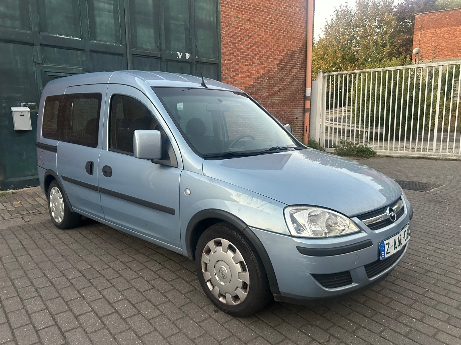Opel Combo 1.4 essence à vendre !, Autos, Entreprise, Boîte manuelle, Noir, 5 places