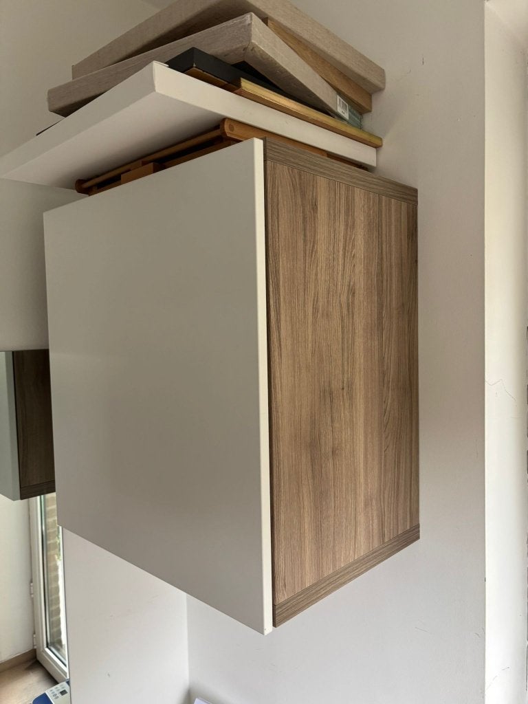 Armoire murale blanche avec bois brun, Avec porte(s), 25 à 50 cm, Comme neuf, Enlèvement
