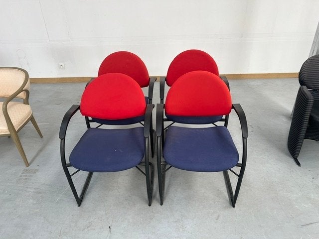 4 stoelen met armen, blauw en rood, Ophalen, Gebruikt, Blauw, Stof