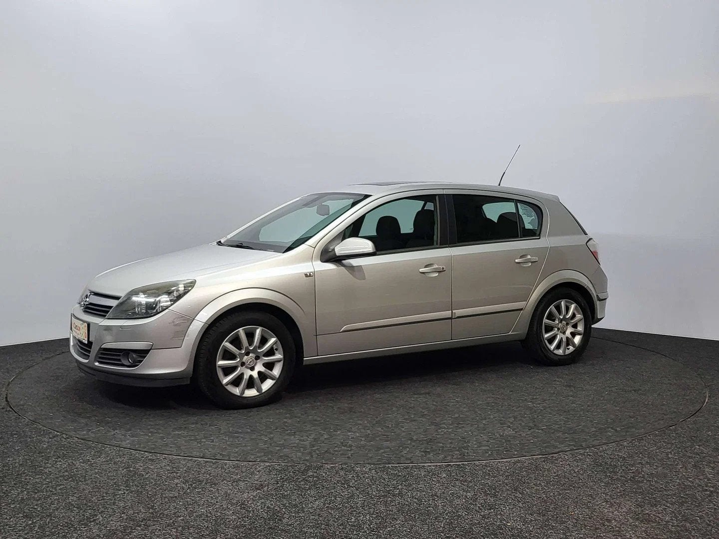 Opel Astra 1.6i TwinPort | 2004 | 112.793 km | Xenon | Pano, Auto's, Gebruikt, Zwart, Bedrijf, 5 deurs