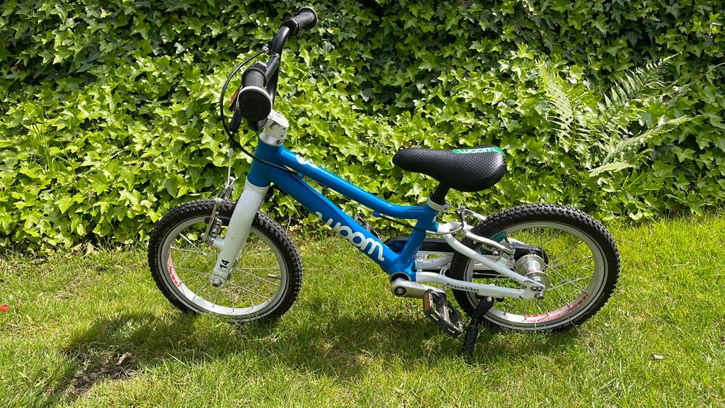 Woom 2 blauw, Fietsen en Brommers, Ophalen, Zo goed als nieuw