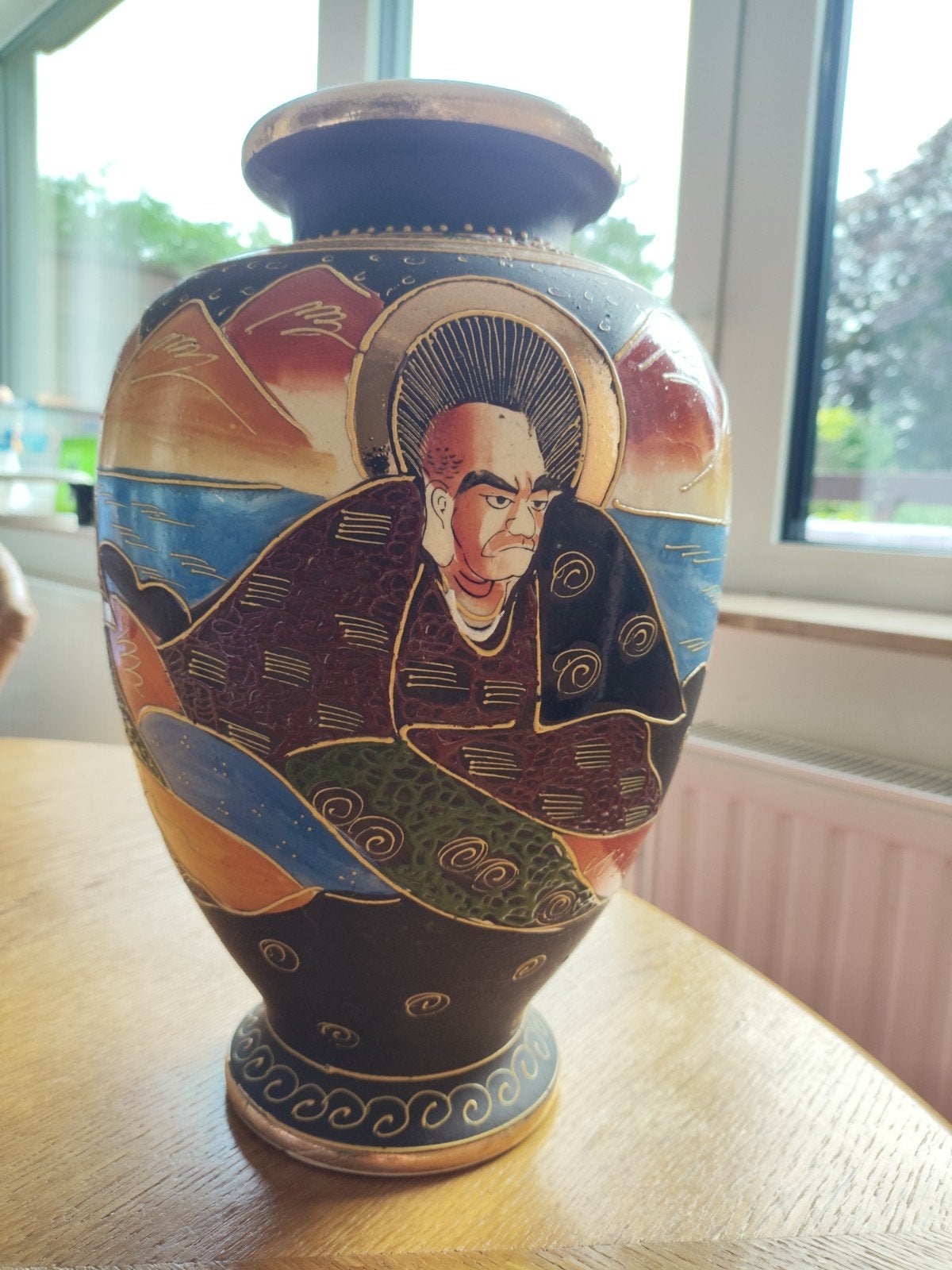 Vase Japonais Satsuma signee
année 1930 dore à la feuille-
T, Enlèvement