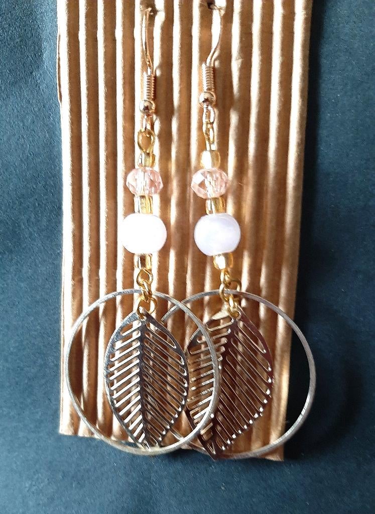 Te koop: Nieuw! Unieke mooie lange roze oorbellen, Bijoux, Sacs & Beauté, Boucles d'oreilles, Neuf, Rose, Enlèvement, Autres matériaux