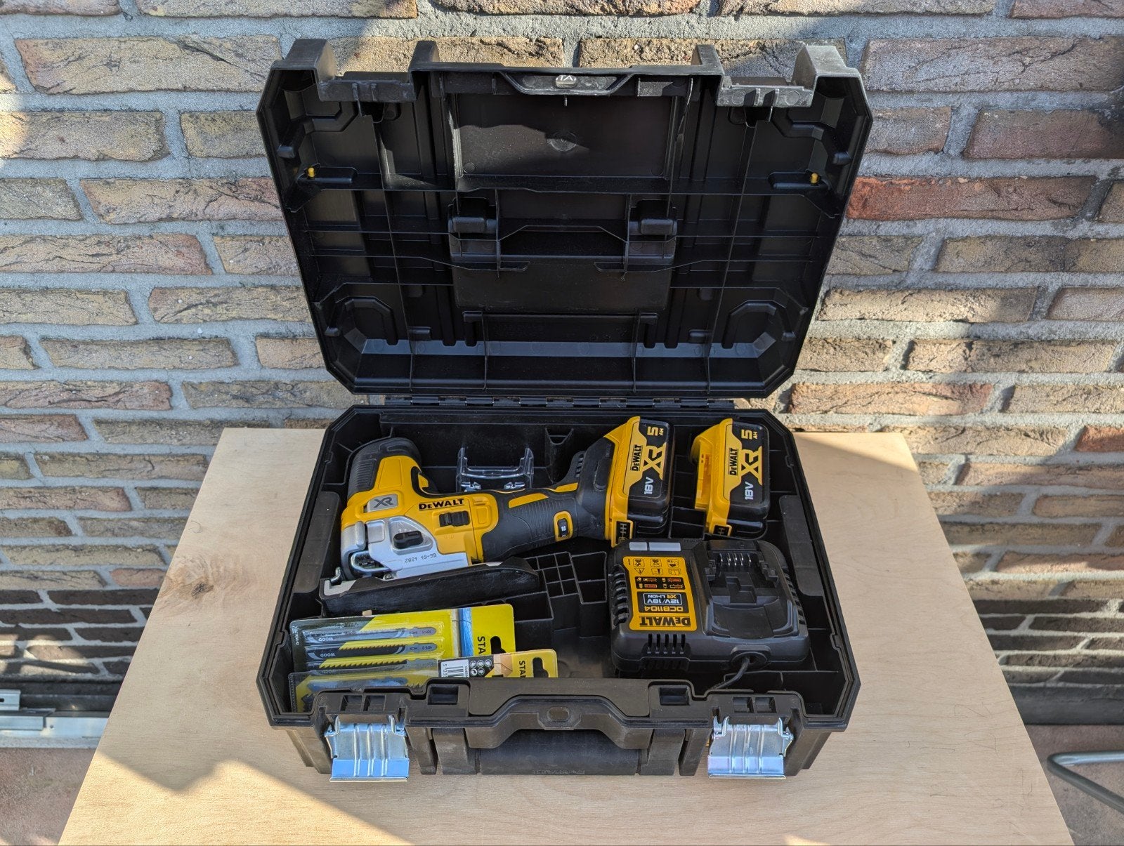 DeWalt DCS335 18V decoupeerzaag - nieuw compleet (2 batt), 600 tot 1200 watt, Ophalen of Verzenden, Zo goed als nieuw, Dewalt