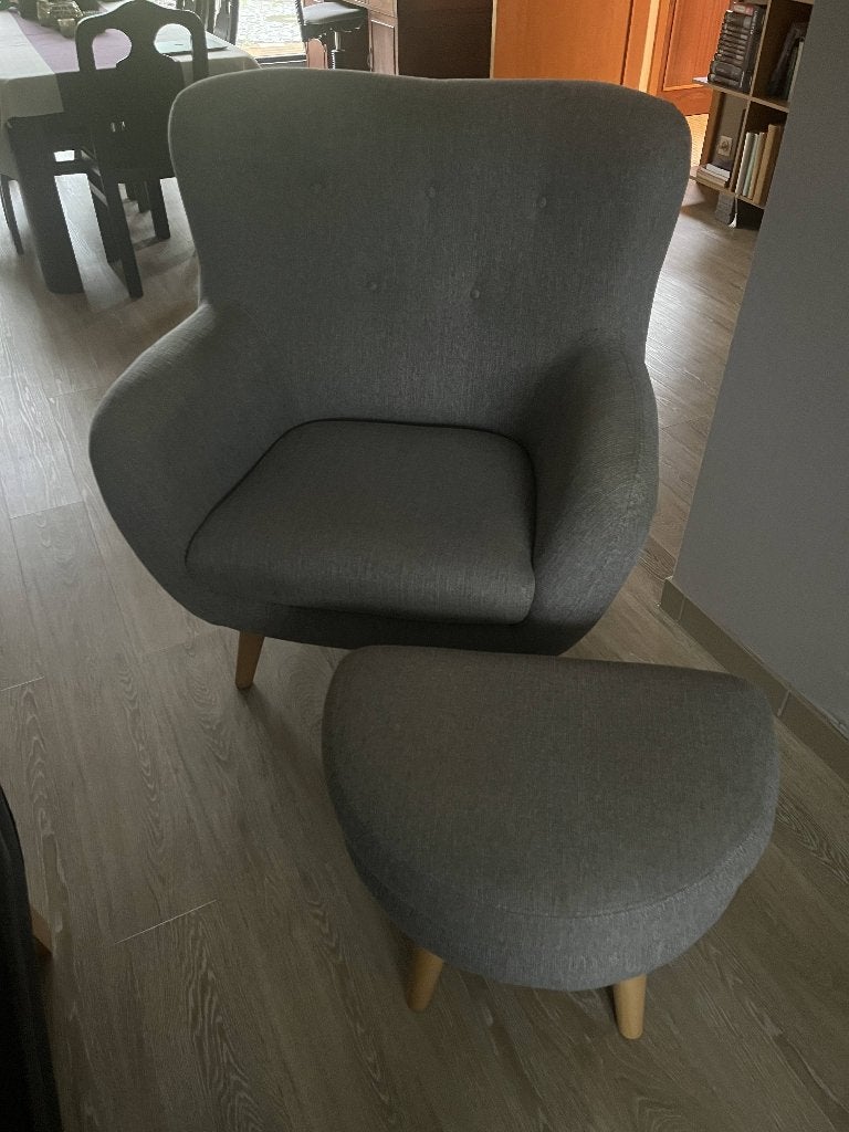 Lichtgrijze fauteuil met bijpassende poef, Maison & Meubles, Moins de 75 cm, Enlèvement, Utilisé, Tijdloos