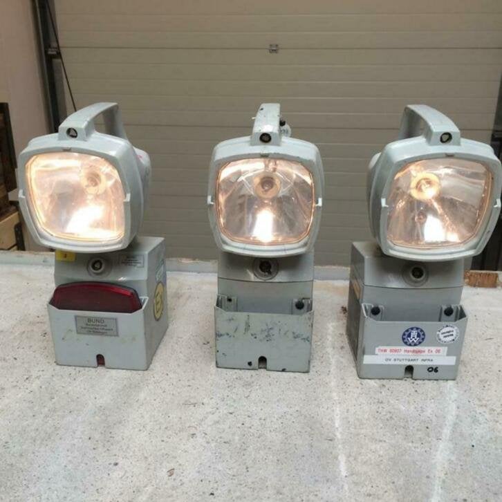 Bosch KKE 100L oplaadbare schijnwerper uit DU leger, Collections, Objets militaires | Général