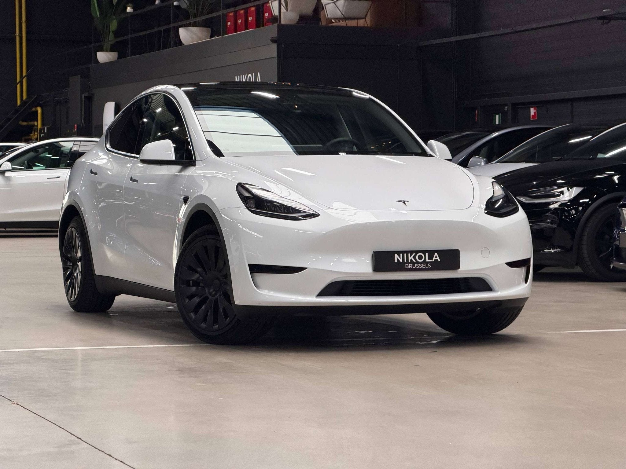 Tesla Model Y RWD - HIGHWAY AUTOPILOT - PEARL WHITE, Achterwielaandrijving, Gebruikt, Zwart, Wit