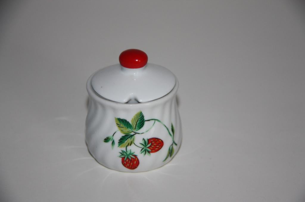 Retro aardbeien klein jam potje * 7,5 cm, Ophalen of Verzenden