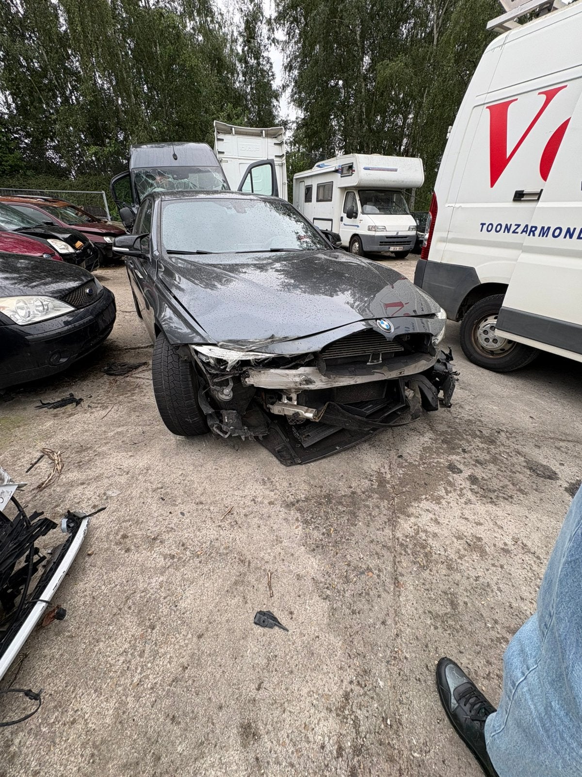 Dommages causés à la BMW 330e, Enlèvement, BMW