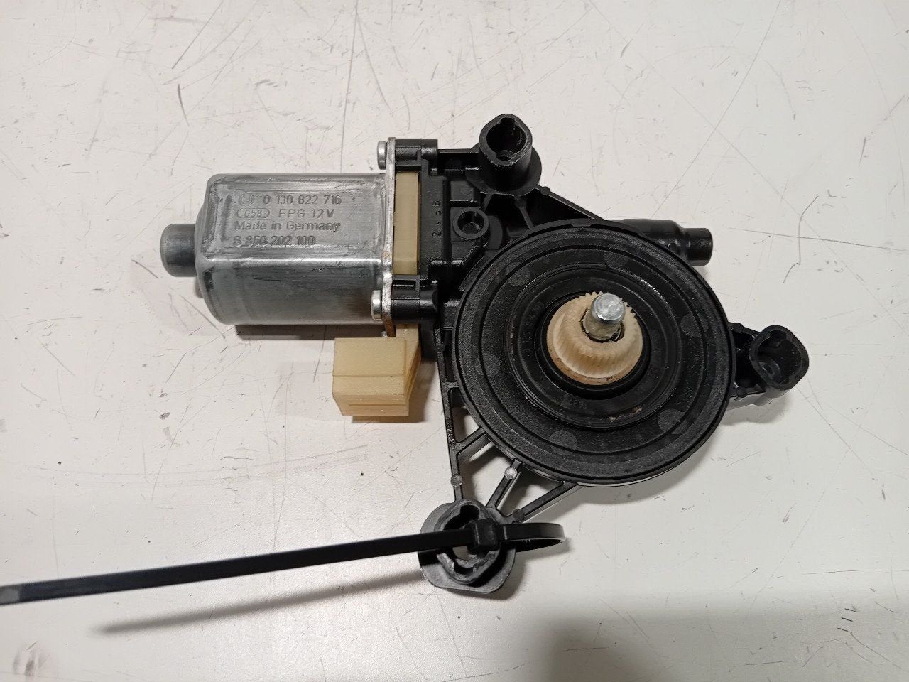Motor raammechaniek elektrisch rechts voor Audi A3, Onderdelen@venauto.nl, Van der Ven Autorecycling B.V., Gebruikt, Ettenseweg 76, 4706 PB Roosendaal, The Netherlands