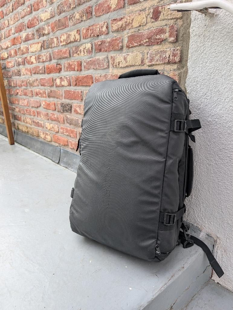 Wandrd Hexad Access Duffel Reistas 45L - Handbagage, 30 cm of meer, Gebruikt, Zwart, Minder dan 40 cm